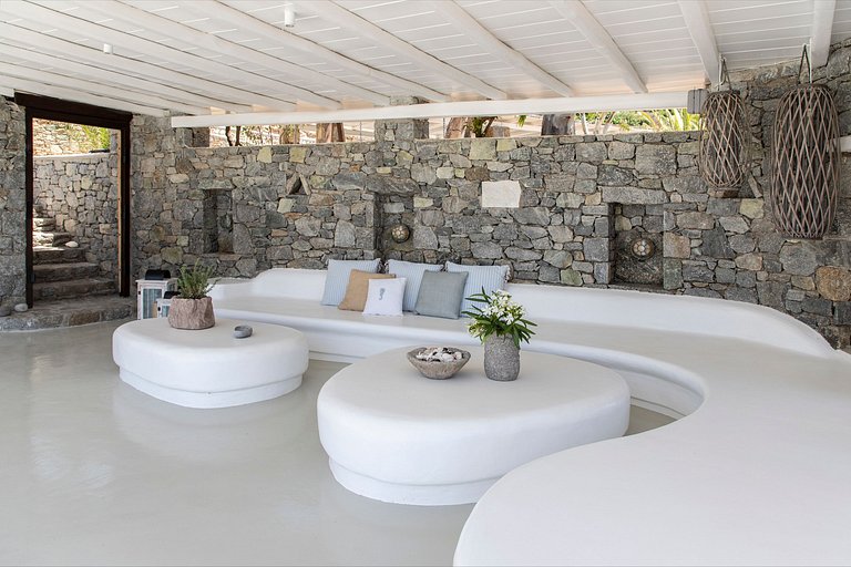 Cyc002 - A modern villa in Kounoupas, Mykonos