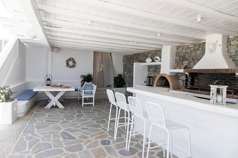 Cyc002 - A modern villa in Kounoupas, Mykonos