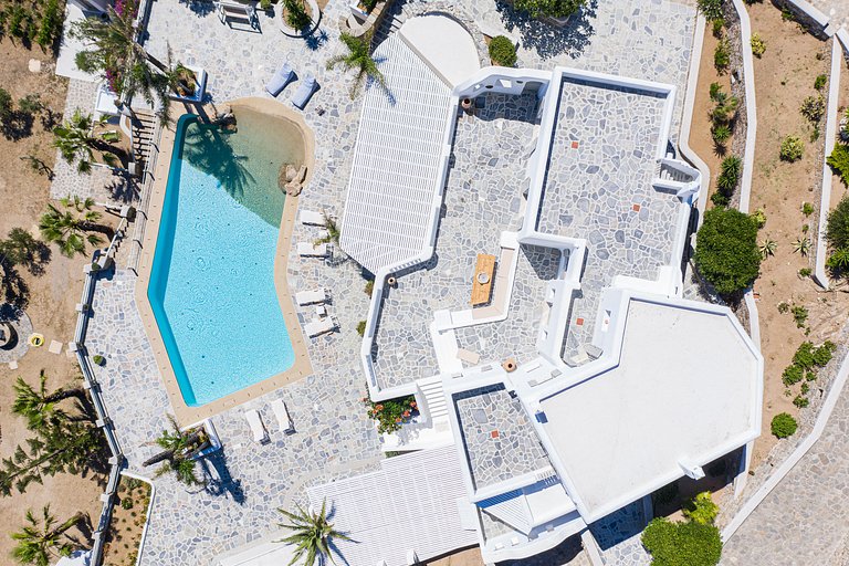 Cyc002 - A modern villa in Kounoupas, Mykonos