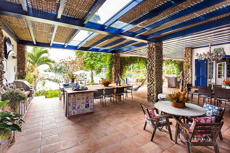 Pty011 - Maravilhosa propriedade com 2 casas à beira-mar em