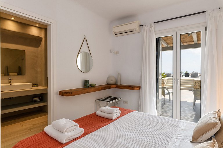 Cyc004 - Une villa d'été sur la plage de Kalafatis