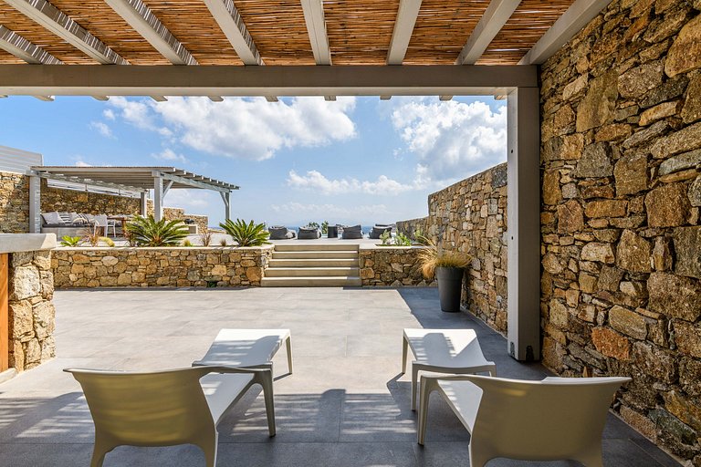 Cyc004 - Une villa d'été sur la plage de Kalafatis