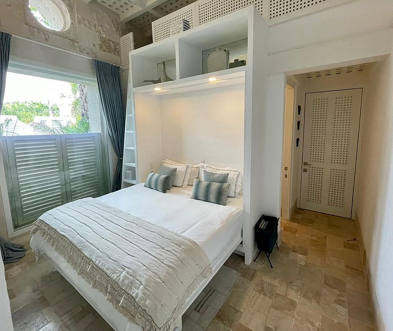 Can002 - Beachfront Private Villa in Cancun