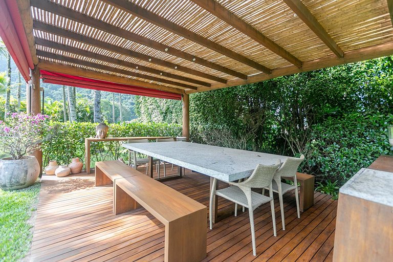 Ang009 - Stunning villa in gated community in Mangaratiba