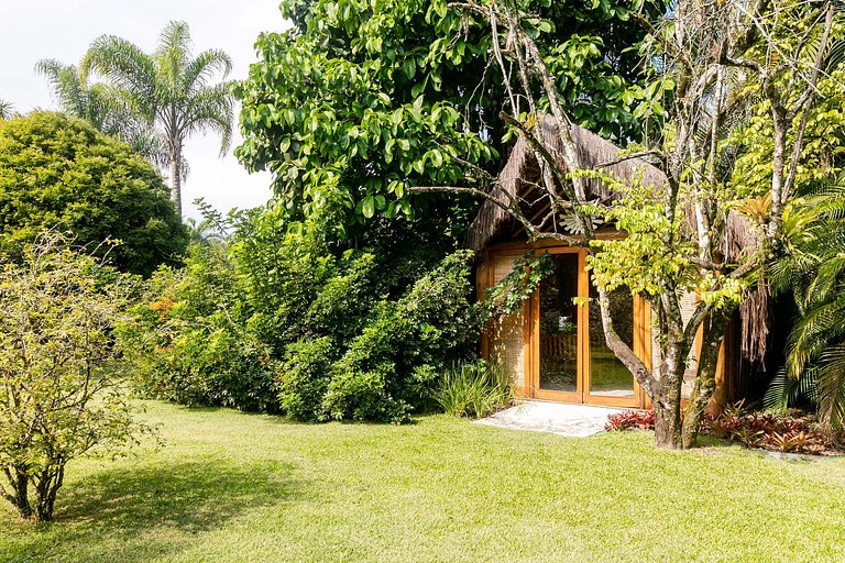 Ang009 - Stunning villa in gated community in Mangaratiba