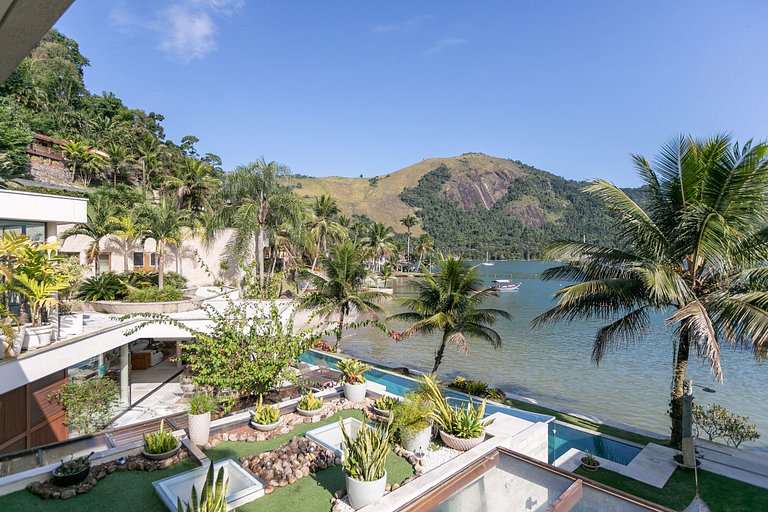 Ang022 - Stunning beach villa in Angra dos Reis
