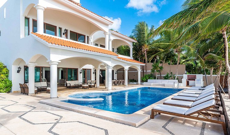 Tul004 - Luxurious sea front duplex villa with pool in Tulum