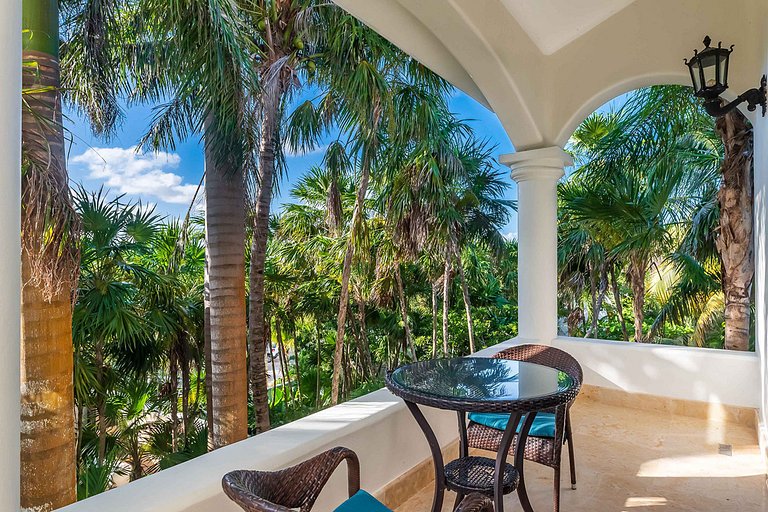 Tul004 - Luxurious sea front duplex villa with pool in Tulum
