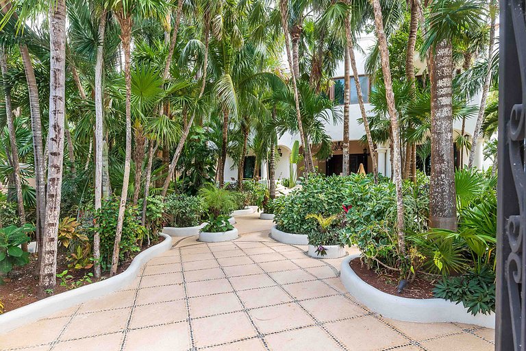 Tul004 - Luxurious sea front duplex villa with pool in Tulum