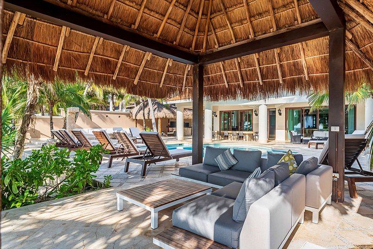 Tul005 - Luxurious seafront villa with pool in Tulum