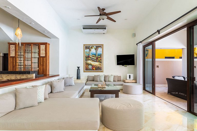 Tul005 - Luxurious seafront villa with pool in Tulum