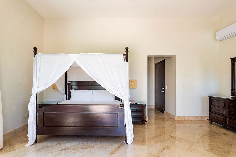 Tul005 - Luxurious seafront villa with pool in Tulum