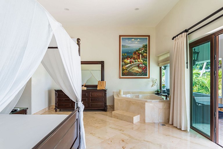 Tul005 - Luxurious seafront villa with pool in Tulum