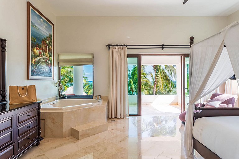 Tul005 - Luxurious seafront villa with pool in Tulum