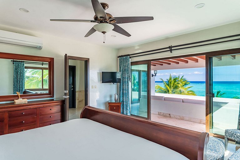 Tul005 - Luxurious seafront villa with pool in Tulum