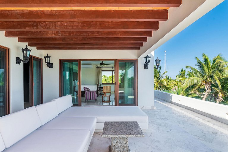 Tul005 - Luxurious seafront villa with pool in Tulum