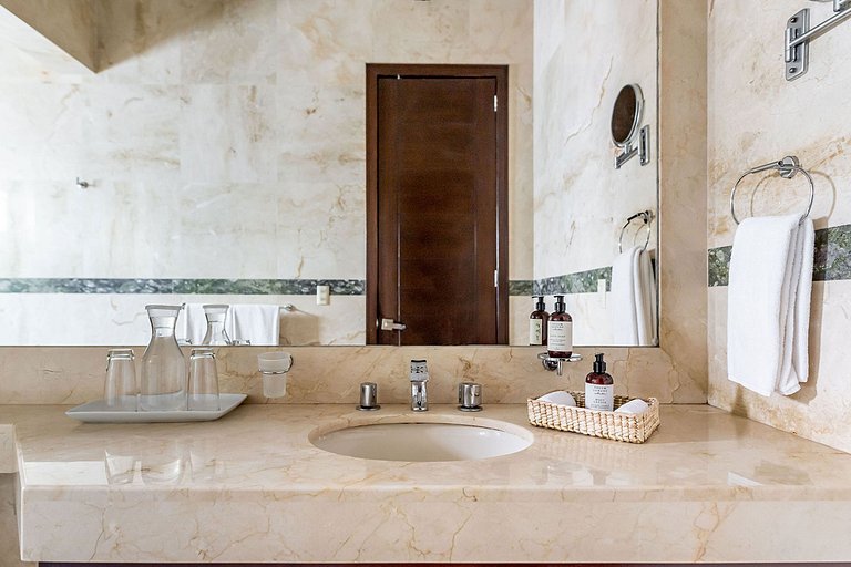 Tul005 - Luxurious seafront villa with pool in Tulum