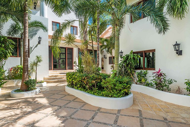 Tul005 - Luxurious seafront villa with pool in Tulum