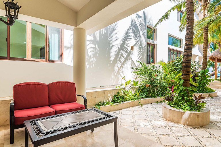 Tul005 - Luxurious seafront villa with pool in Tulum
