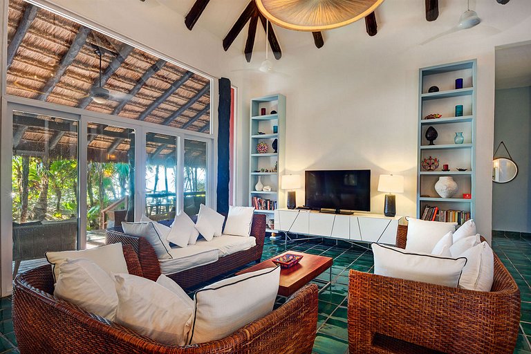 Tul038 - Luxury 5-bedroom villa with ocean views in Tulum