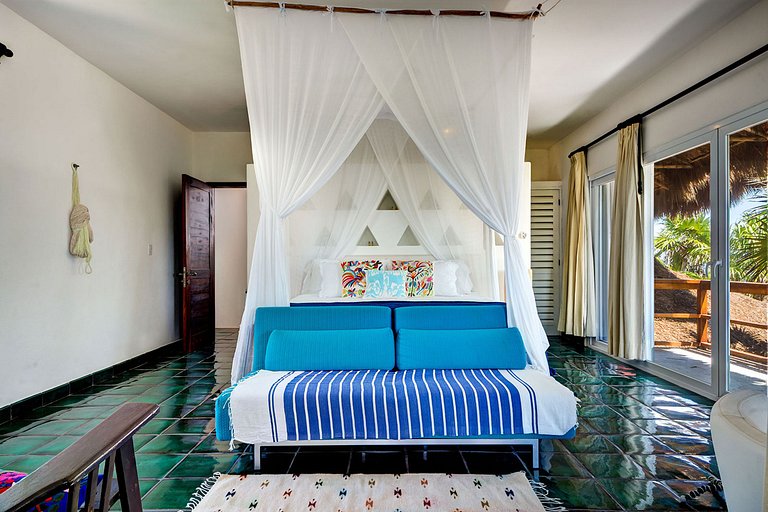 Tul038 - Luxury 5-bedroom villa with ocean views in Tulum