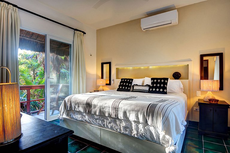 Tul038 - Luxury 5-bedroom villa with ocean views in Tulum