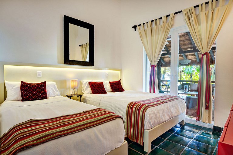 Tul038 - Luxury 5-bedroom villa with ocean views in Tulum