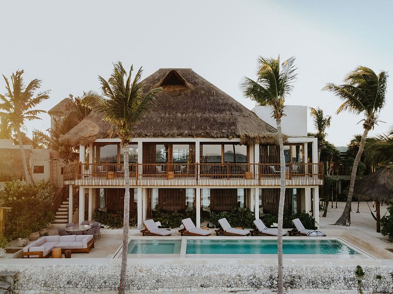 Tul050 - Beachfront mansion in Tulum
