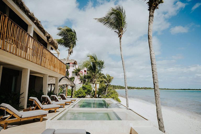 Tul050 - Mansión frente al mar en Tulum