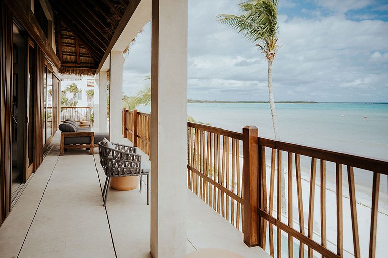 Tul050 - Beachfront mansion in Tulum