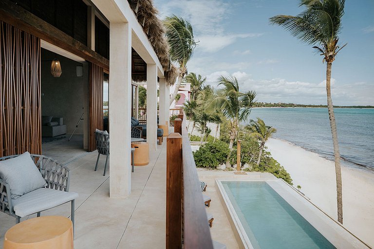 Tul050 - Mansión frente al mar en Tulum