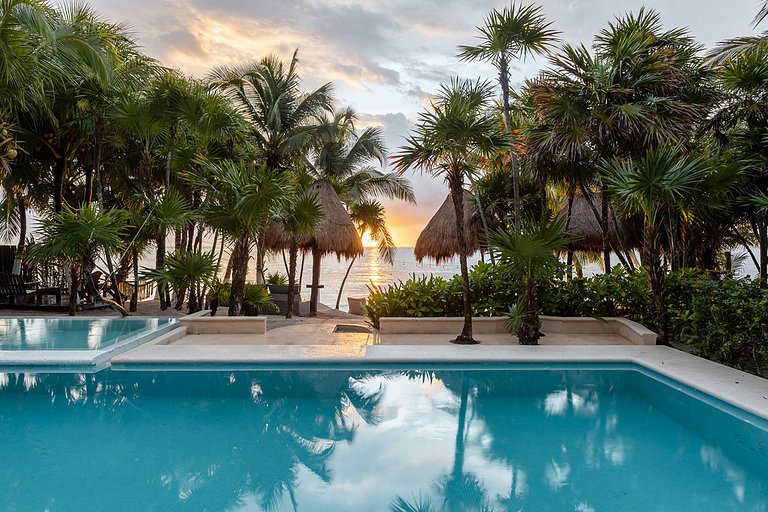 Tul051 - Exclusiva villa frente al mar en Tulum