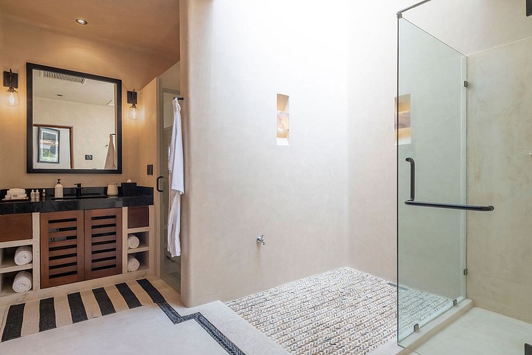 Ptm021 – Expansive luxury oceanfront villa in Punta Mita