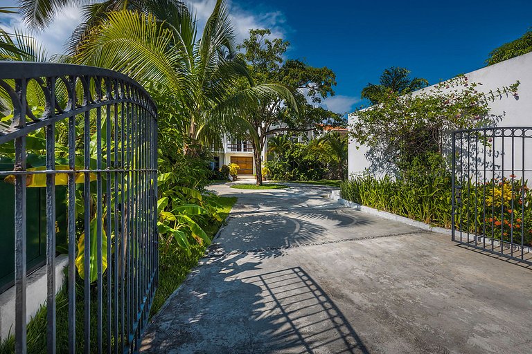 Coz001 - Wonderful Beachfront Villa in Cozumel