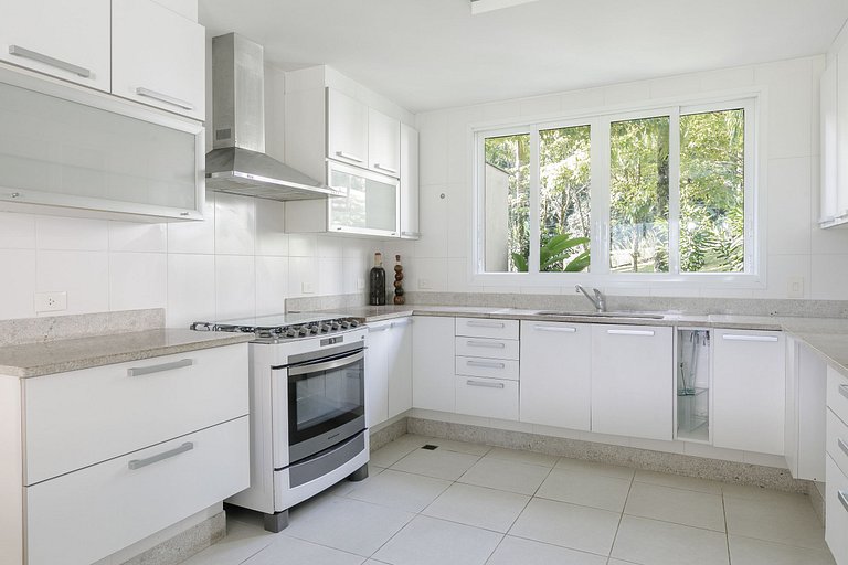 Ang020 - Mansão de luxo em condomínio de Mangaratiba