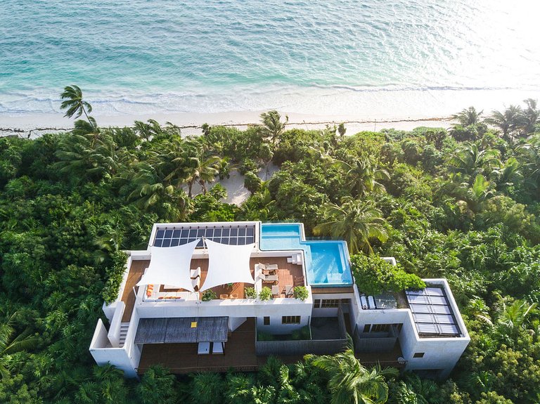 Tul048 - Oceanfront house with 4 suites in Tulum