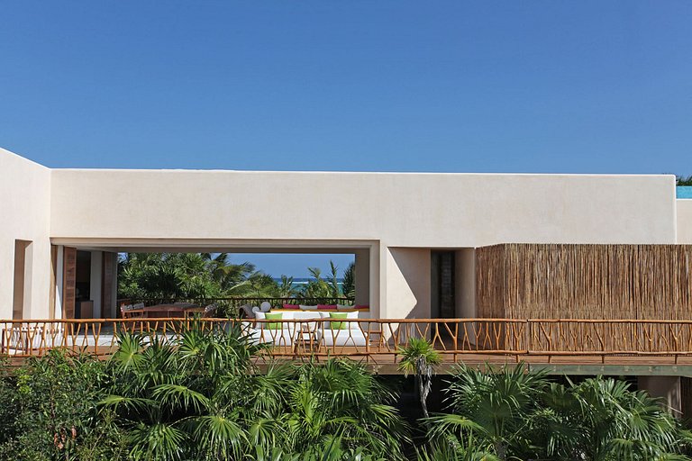 Tul048 - Oceanfront house with 4 suites in Tulum