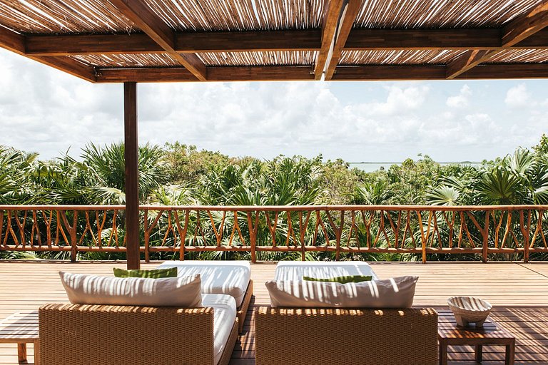 Tul048 - Oceanfront house with 4 suites in Tulum
