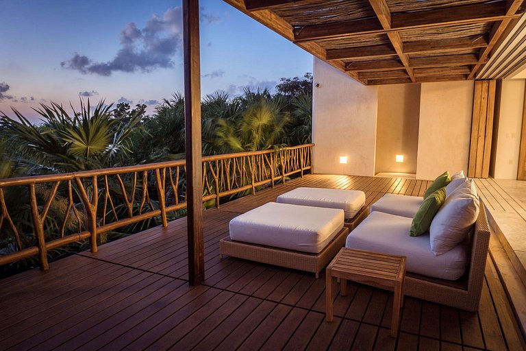Tul048 - Oceanfront house with 4 suites in Tulum