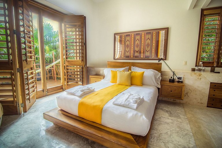 Tul048 - Oceanfront house with 4 suites in Tulum