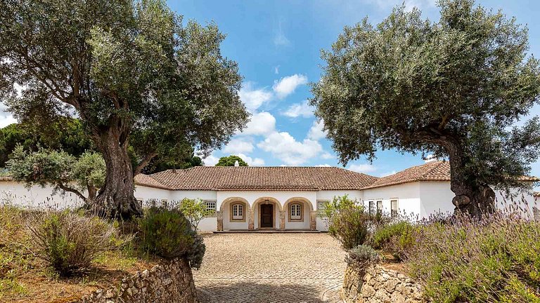Lis007 - Charming Farmhouse with a Private Pool, 40 min to L