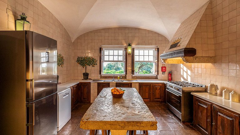Lis007 - Charming Farmhouse with a Private Pool, 40 min to L