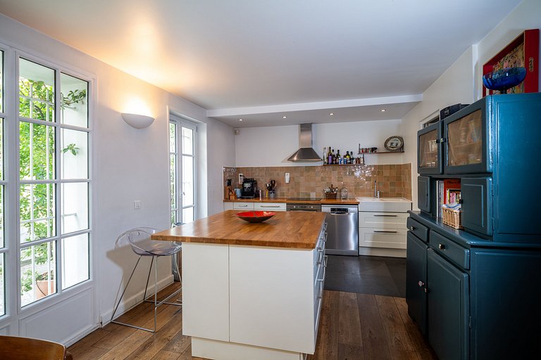 Par036 - Beautiful townhouse for rent in Paris