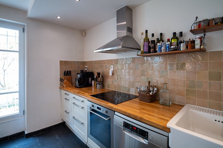 Par036 - Charmante maison de ville à louer à Paris