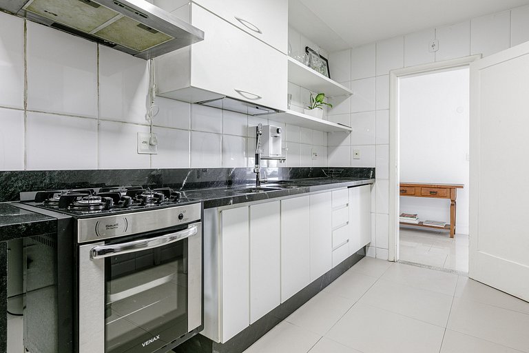 Rio171 - Beachfront apartment in Copacabana