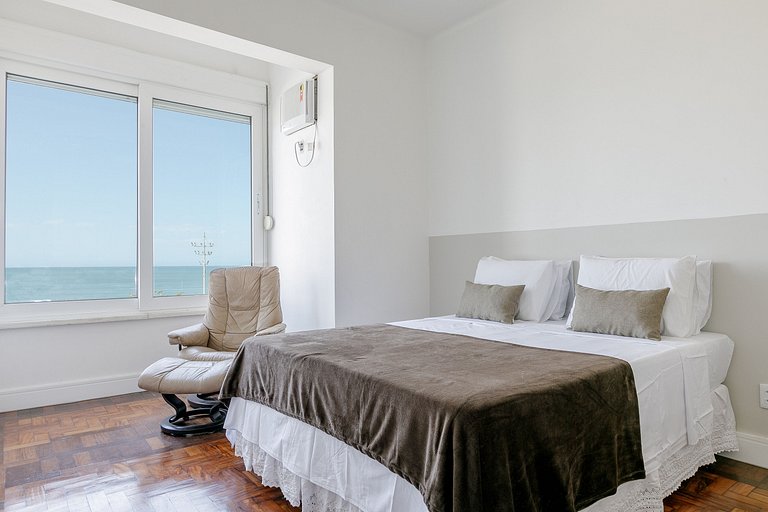 Rio171 - Beachfront apartment in Copacabana