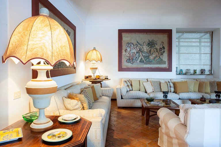 Cam018 - Una Villa con Vistas Impresionantes en Capri