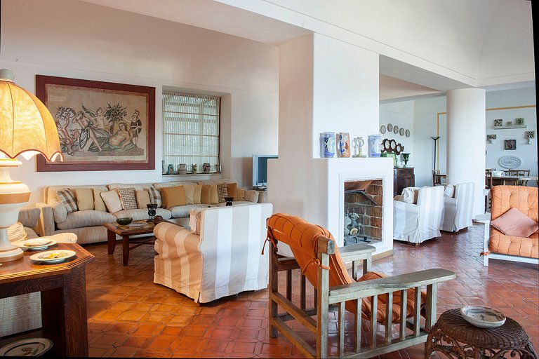 Cam018 - Una Villa con Vistas Impresionantes en Capri