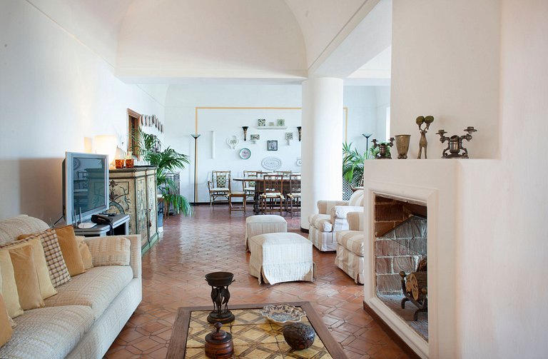 Cam018 - Una Villa con Vistas Impresionantes en Capri