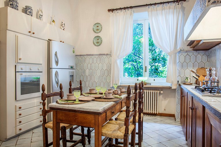 Cam018 - Una Villa con Vistas Impresionantes en Capri